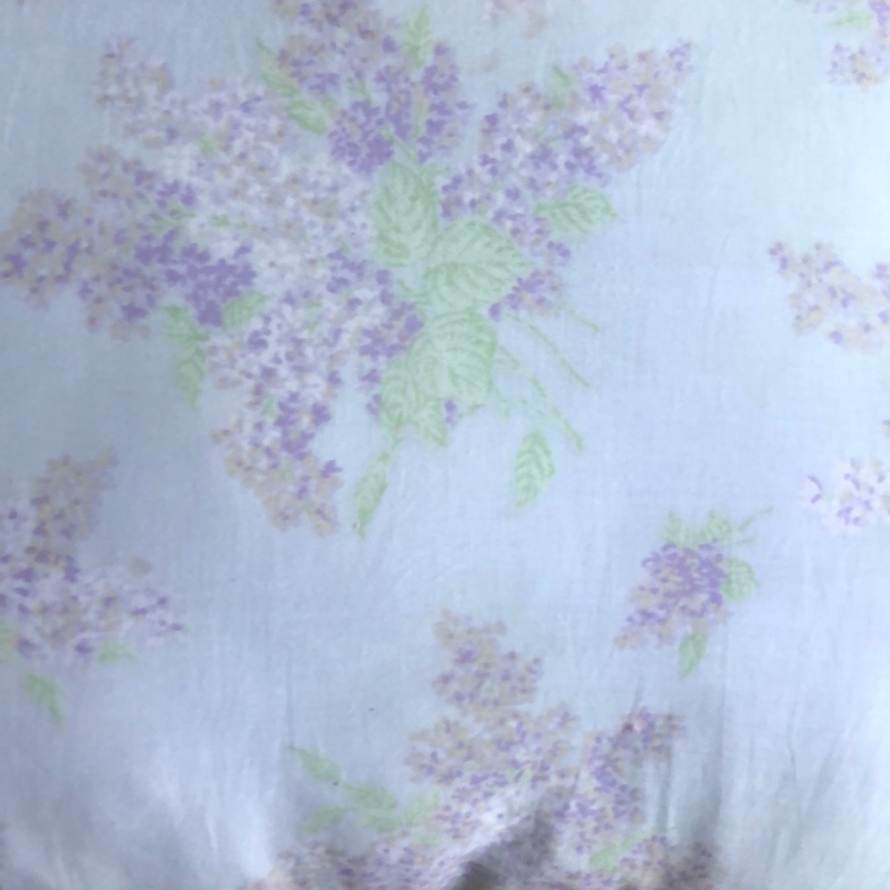 Set of two rectangular lavender accent pillows - Picture 8 of 8